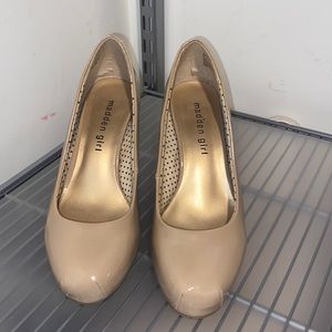 NUDE MADDEN GIRL HEELS. SIZE 6